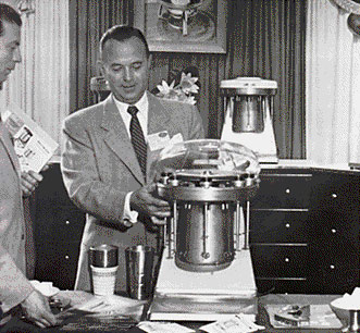 Ray Kroc con su negocio de licuadoras