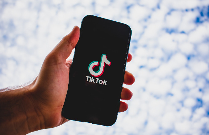 tiktok-celular-plataforma